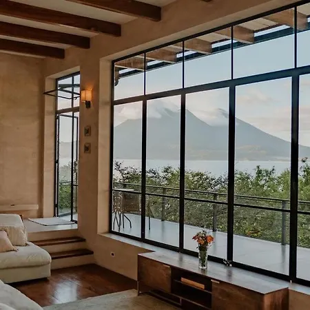 Luxury Lakefront Retreat At Casa Floresta
